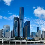 Luxury Breathtaking City View Apartment Ensuite & Parking