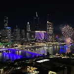 Luxury Breathtaking City View Apartment Ensuite & Parking