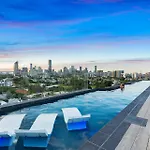 The Sinclair - A Luxurious Apartment With Rooftop Pool