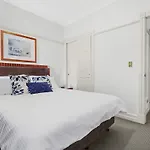 Stylish 1Br Apt With City Views - 4008