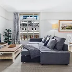 Stylish 1Br Apt With City Views - 4008