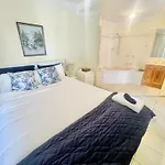 Kent Street Retreat