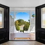 The Duchess - Stunning Hamptons Oasis With Pool | Winter Escape | Longer & Save | 1 June - 31 August Holiday home
