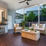 Luxury Queenslander Awaits! Sleeps 8, 3 Car Parks