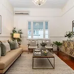Luxury Queenslander Awaits! Sleeps 8, 3 Car Parks * Brisbane