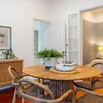 Luxury Queenslander Awaits! Sleeps 8, 3 Car Parks