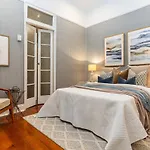 Holiday home Luxury Queenslander Awaits! Sleeps 8, 3 Car Parks