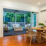 Luxury Queenslander Awaits! Sleeps 8, 3 Car Parks Holiday home Brisbane