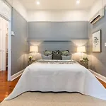 Luxury Queenslander Awaits! Sleeps 8, 3 Car Parks Brisbane
