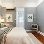 Luxury Queenslander Awaits! Sleeps 8, 3 Car Parks Holiday home