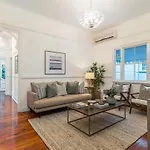 Luxury Queenslander Awaits! Sleeps 8, 3 Car Parks Holiday home Brisbane