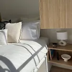 Luxe Tiny Home Near Cbd With Swimming Pool