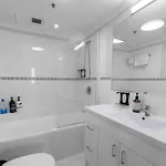 1bed 1bath With Story Bridge And River Views, Parking, And Private Balcony M7 Apartment *
