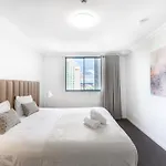 Apartment 1bed 1bath With Story Bridge And River Views, Parking, And Private Balcony M7 *