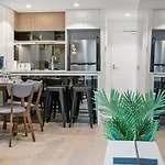 Designer 2 Bed In Queens Wharf Riverfront Cbd Gem
