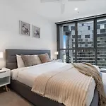 Designer 2 Bed In Queens Wharf Riverfront Cbd Gem