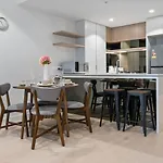 Designer 2 Bed In Queens Wharf Riverfront Cbd Gem