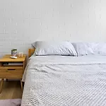 Charming 2-Bed Near River & City