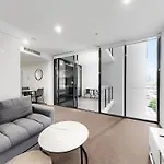 Eve - South Bank Location, Free Carpark, Privately Hosted