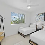 Stylish 3Brm Apt With City Views,Free Parking & Wifi