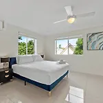 Quiet 3brm Near Gabba With Free Parking & Wifi Apartment