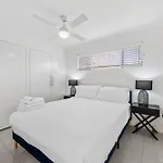 Spacious 2Brm Apt Close To Gabba With Parking & Wifi