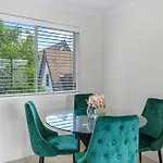 Stylish 2Brm Apt Near Gabba With Free Parking & Wifi