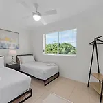 Apartment Stylish 3brm Near Gabba With Free Parking & Wifi *