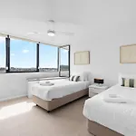 Apartment Cbd Near Stadium With Mountain Views! *