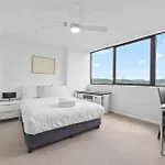 Cbd Near Stadium With Mountain Views! Apartment