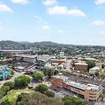 Cbd Apt Near Stadium With Mountain Views!