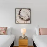 Cbd Apartment Near Stadium & River!