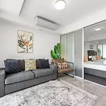 Perfect South Brisbane 1Br With Balcony & Parking