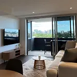 Modern Meets The Gabba *