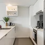 Stunning Views, King Beds, Gym, Pool, Parking Brisbane