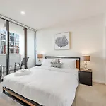 Stunning Views, King Beds, Gym, Pool, Parking *
