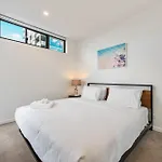 Stunning Views, King Beds, Gym, Pool, Parking Brisbane
