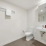 Apartment Stunning Views, King Beds, Gym, Pool, Parking