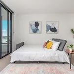 Apartment Stunning Views, King Beds, Gym, Pool, Parking Brisbane