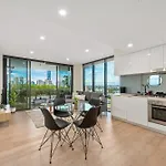 Apartment Million Dollar View, Location, King Bed, Pool *