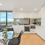 Million Dollar View, Location, King Bed, Pool Apartment