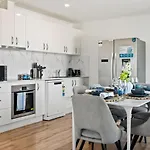 1Mins To Pinelands Plaza 4Br Chic Family Retreat