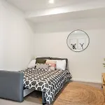 Apartment Floor With Gorgeous Views, King Bed, Pool & Gym *