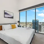 Floor With Gorgeous Views, King Bed, Pool & Gym Apartment Brisbane