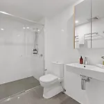 South Bank With Views, Study & Park Apartment