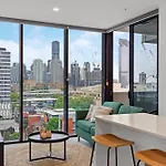 Apartment South Bank With Views, Study & Park *