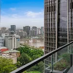 1b Queens Wharf Riverside Living Apartment