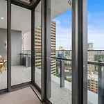 1b Queens Wharf Riverside Living Apartment *
