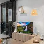 1b Queens Wharf Riverside Living Apartment