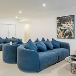 Resort-style Cbd 1-bedroom Walk To Everything Apartment Brisbane